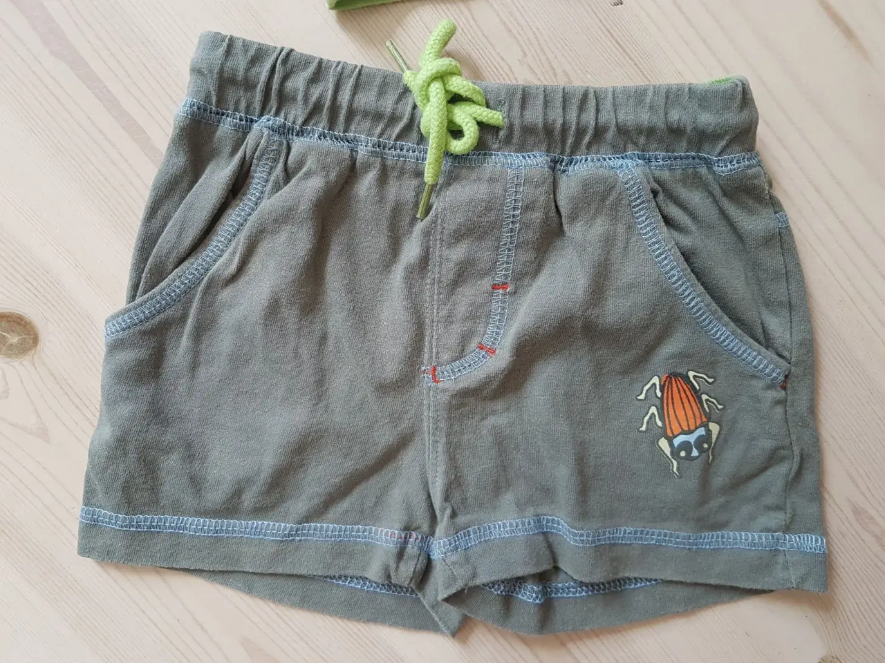 Billede 3 - Super sødt short/t-shirt sæt str 74
