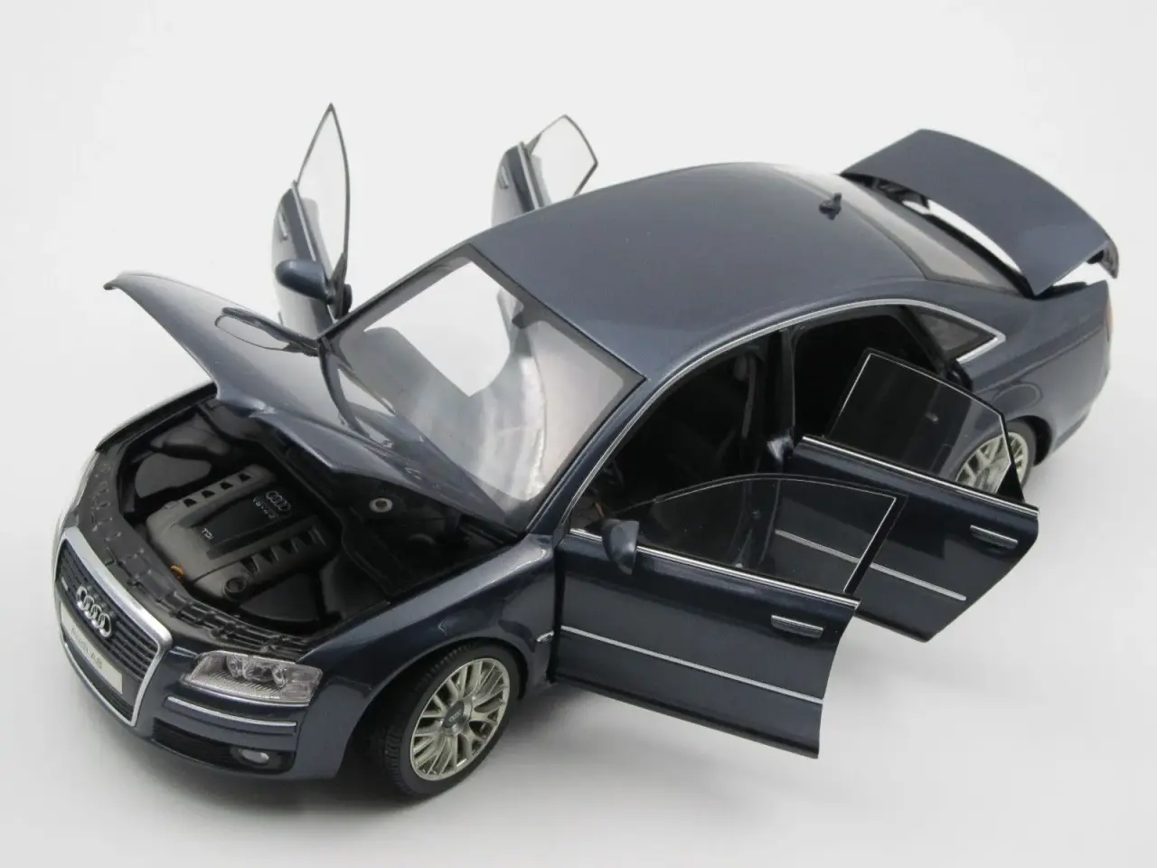 Billede 4 - 2006 Audi A8 4,2 TDI 1:18 Super sjælden model