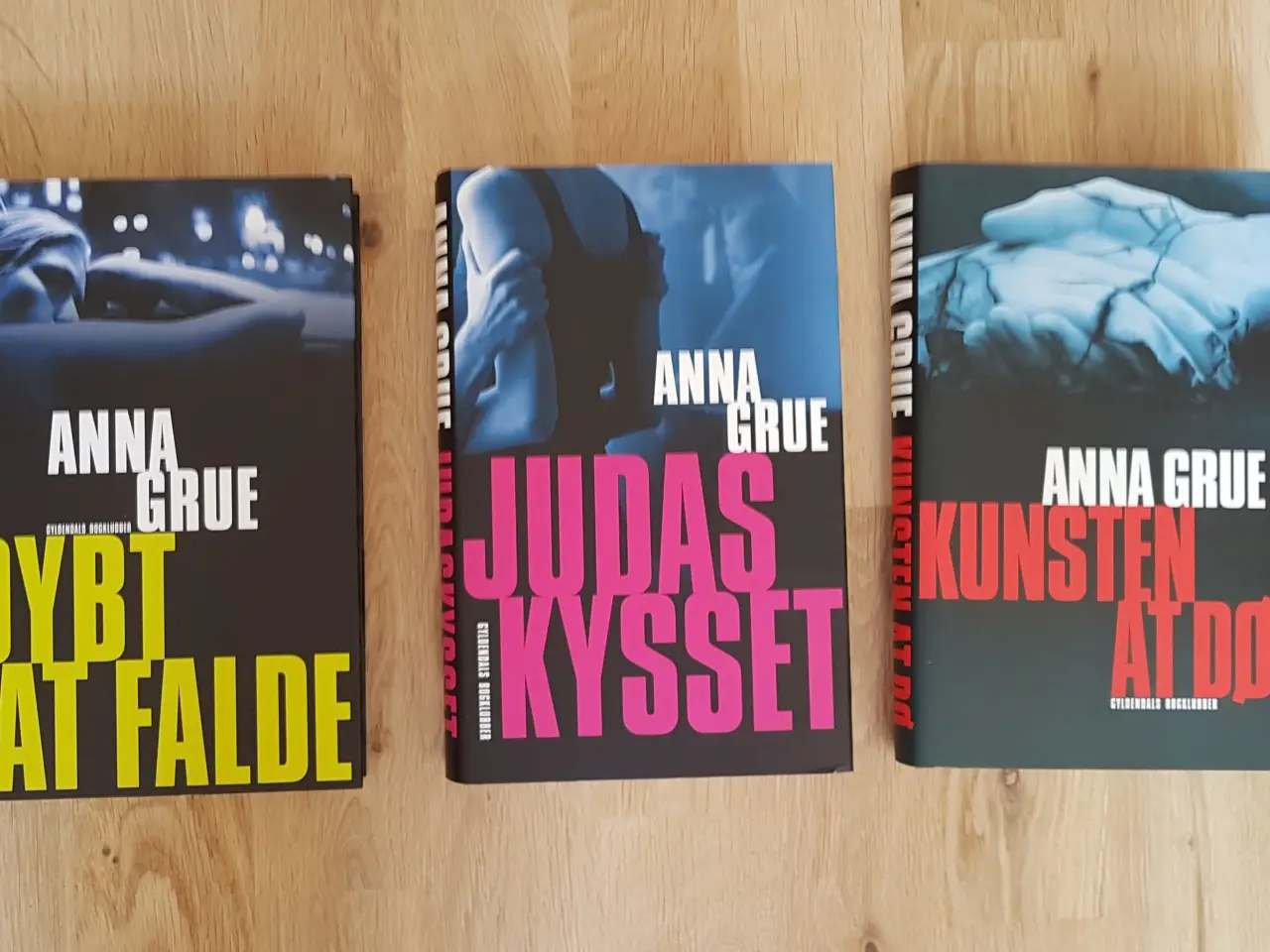 Billede 1 - Næsten nye bøger fra Anna Grue