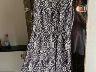 Only kjole str small