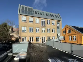 Lyse. momsfritaget lokaler med fælles tagterrasse