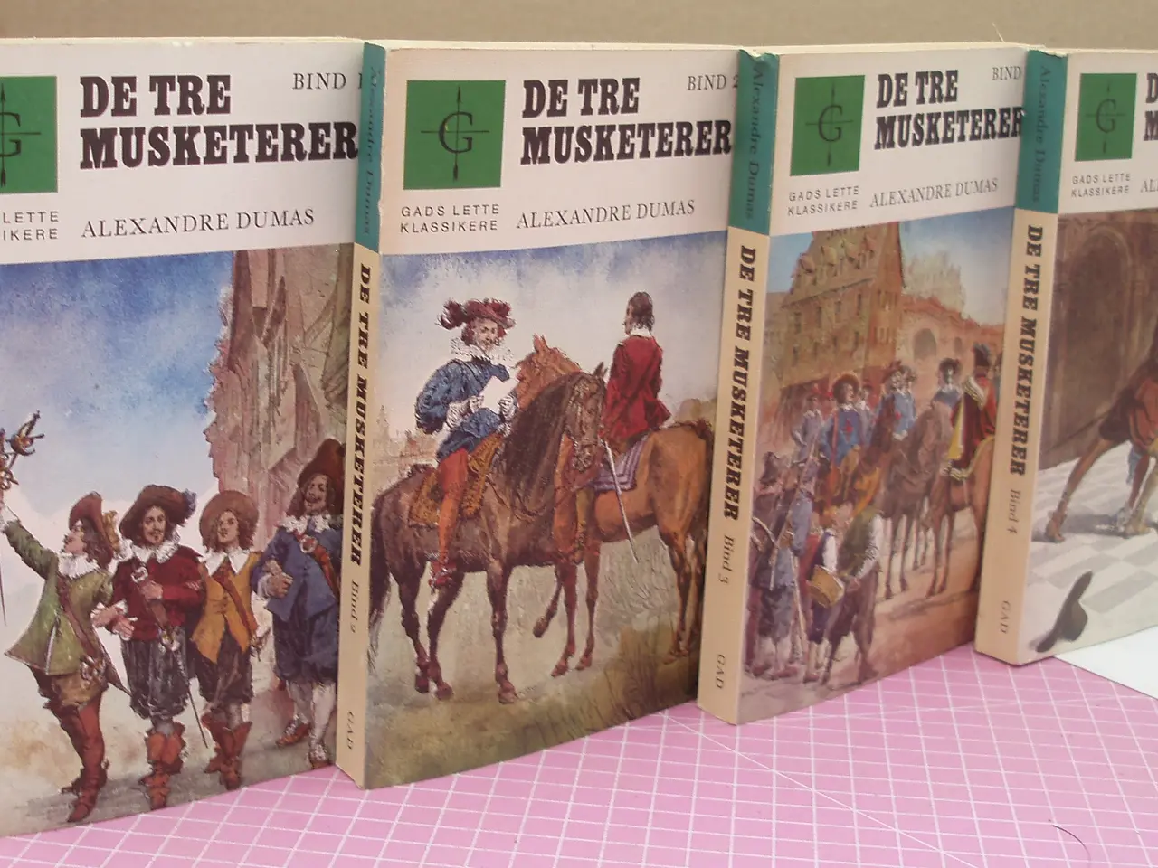 Billede 1 - De tre Musketerer af Alexandre Dumas, hele serien