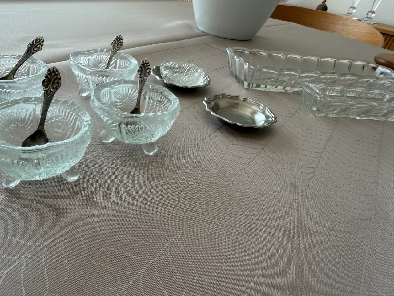 Billede 2 - Glas skåle og saltkar med små skeer
