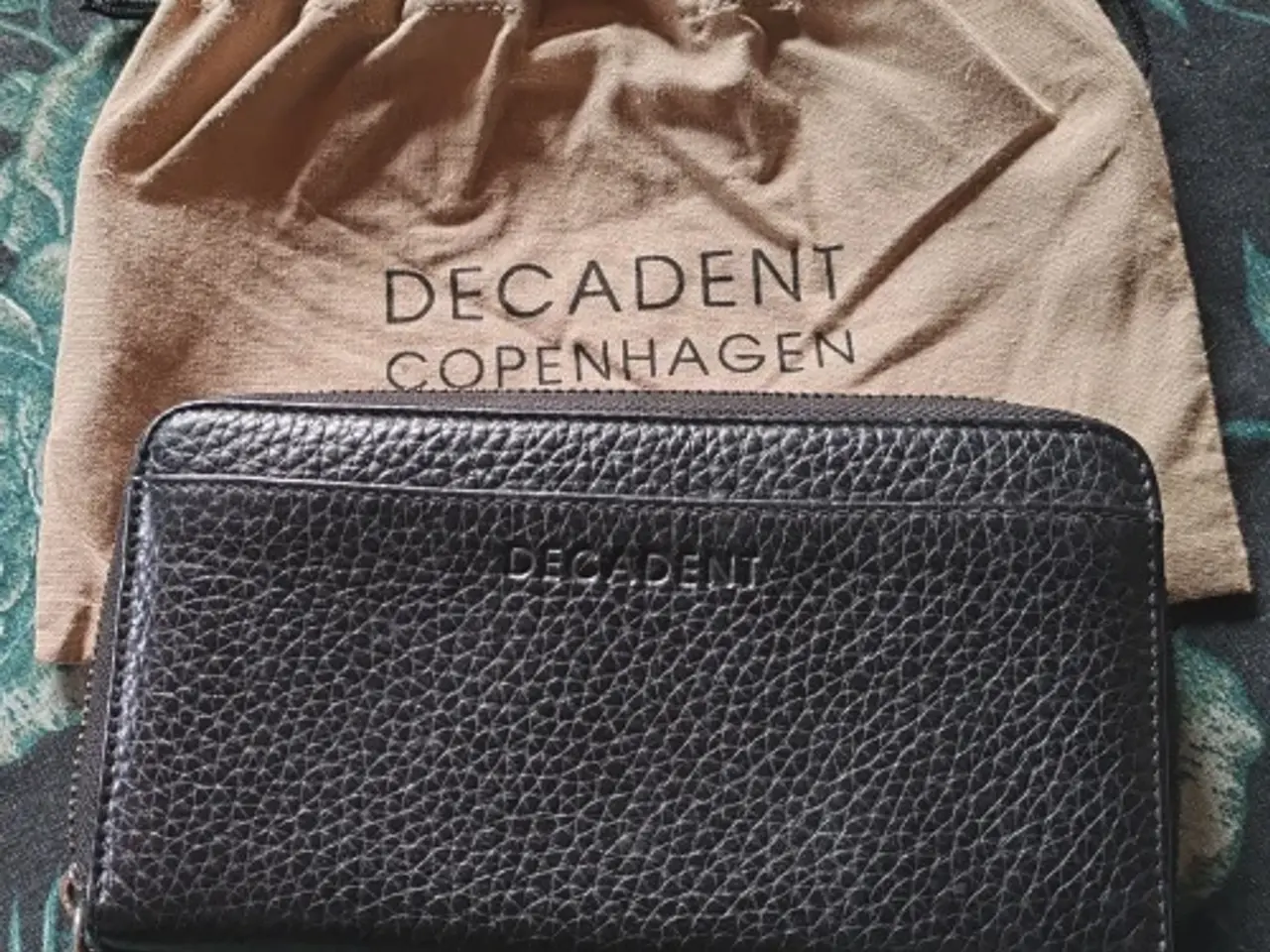 Billede 1 - DECADENT of Copenhagen pung - model Erin