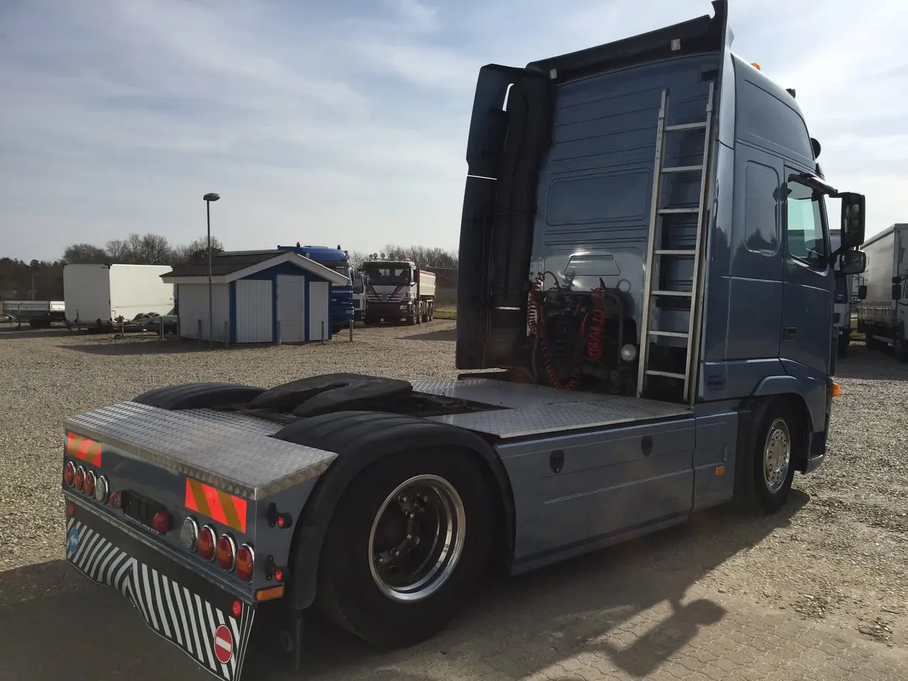 Billede 4 - Volvo FH12 med Wilson trailer og telt