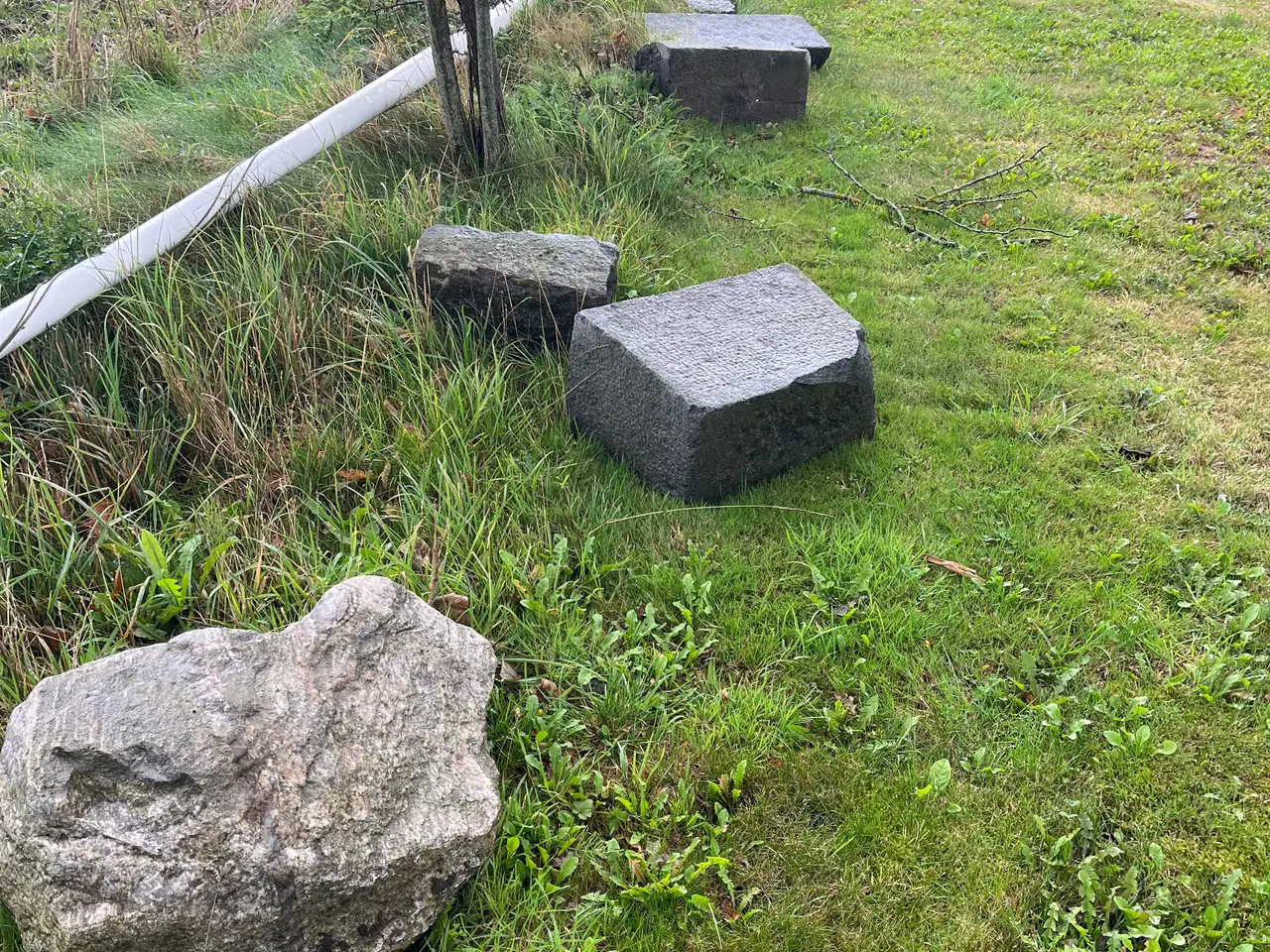 Billede 1 - Granit til haven. 200.- For det hele.