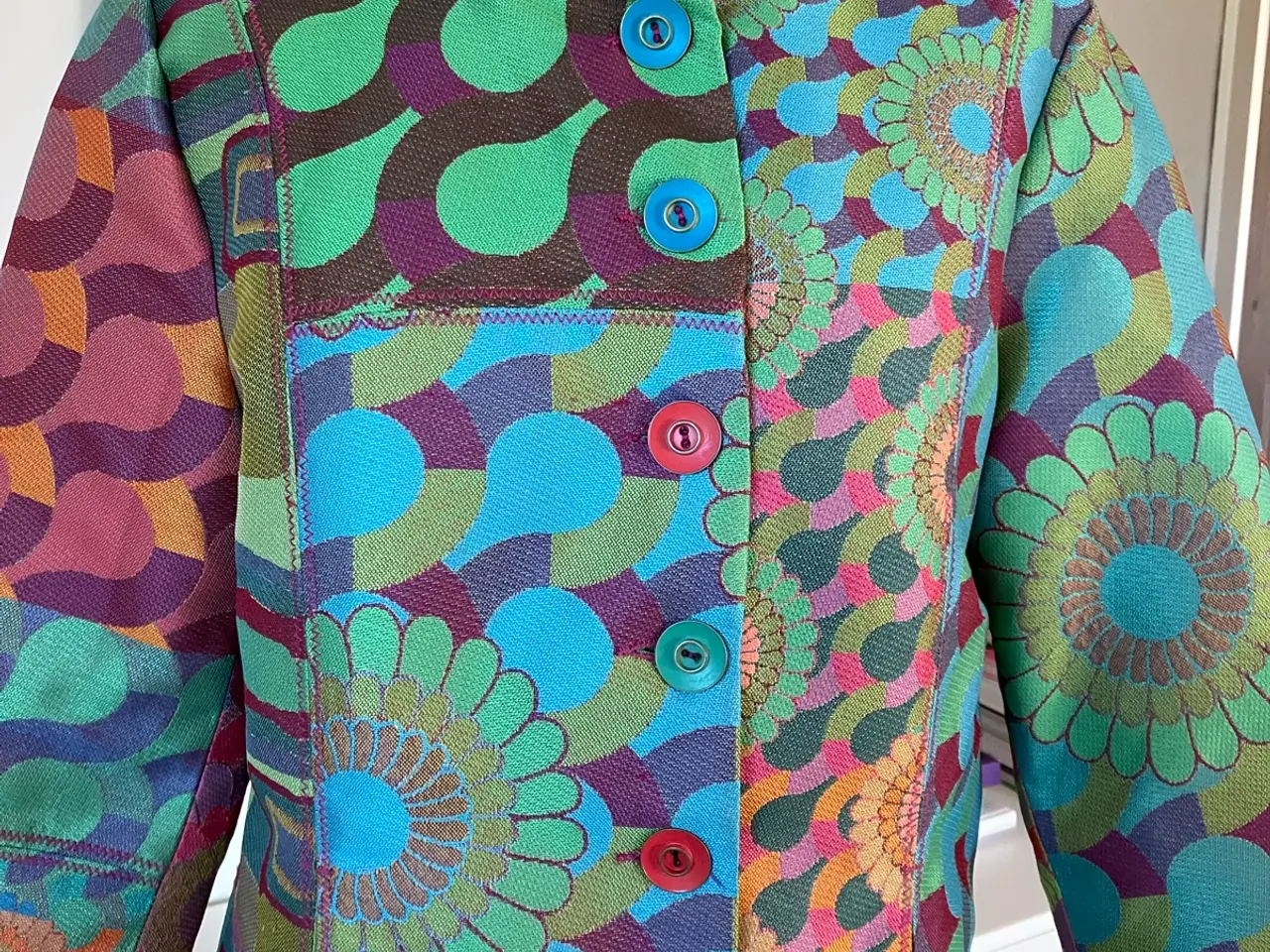 Billede 2 - Smuk farverig Desiqual frakke i patchwork design