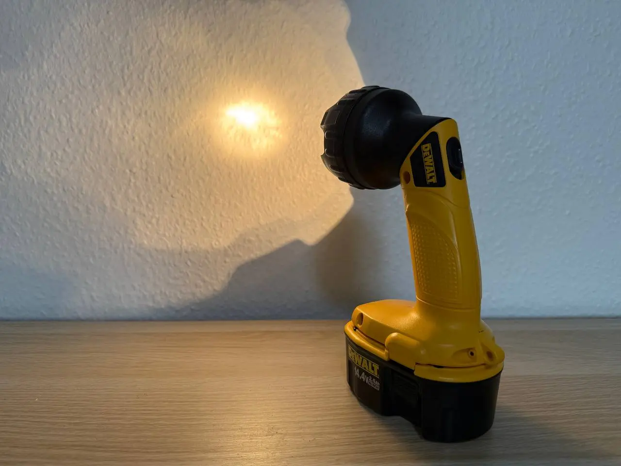 Billede 4 - DeWalt lygte DW906 med batteri