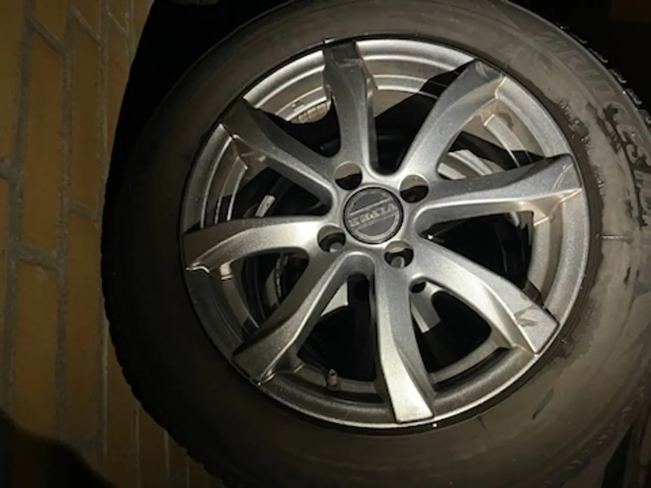 Billede 5 - Bridgestone alufælge med dæk