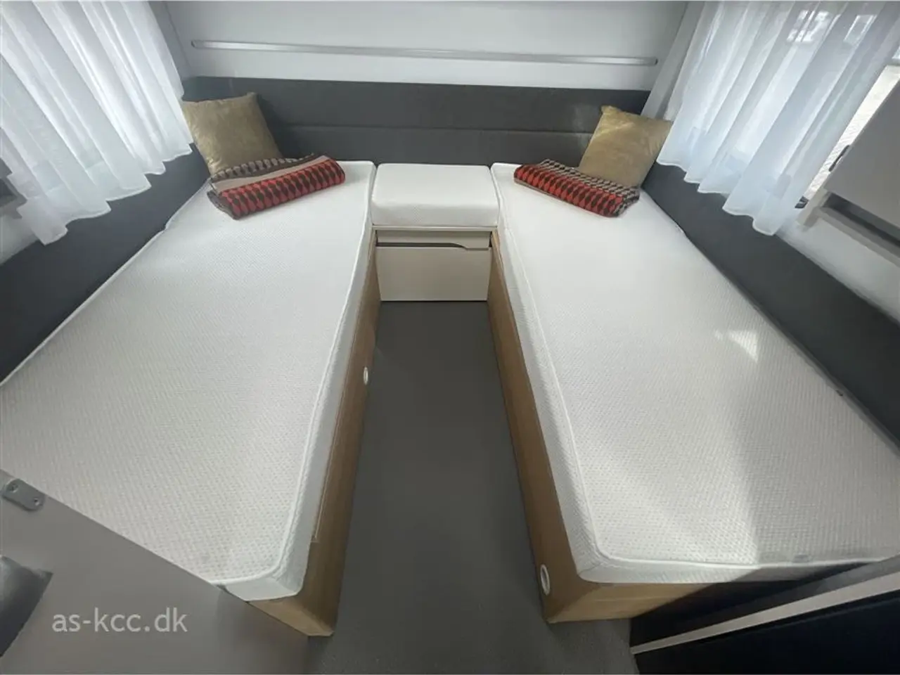 Billede 6 - 2022 - Adria Adora 613 UL   Adria Adora 613 UL årgang 2022 5 sovepladser, 6 siddepladser Isabella Penta fortelt 3,5 m. Dørmarkise til Penta SÆLGES FOR KUNDE