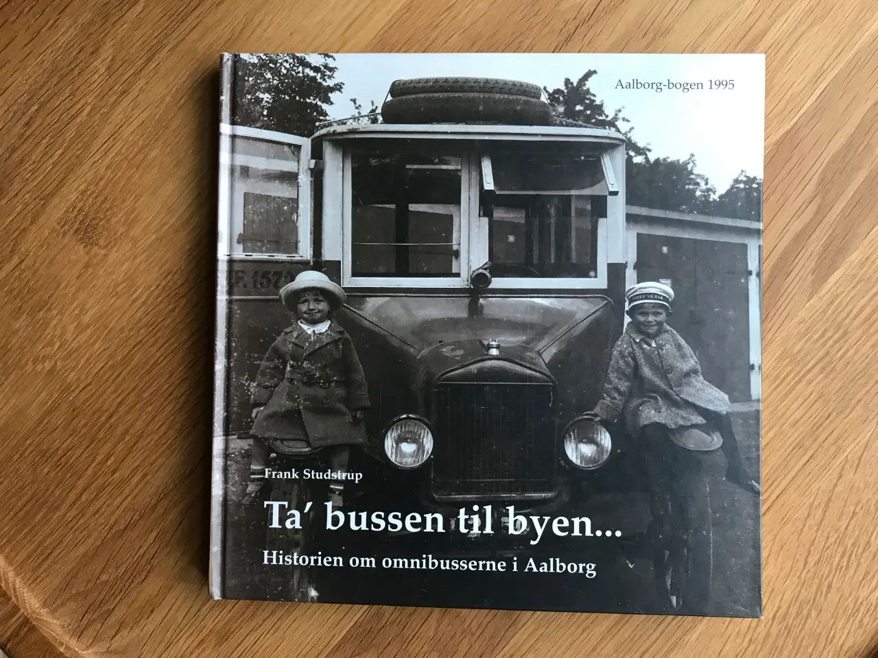 Billede 1 - Aalborg-bogen 1995 - Ta' bussen til byen