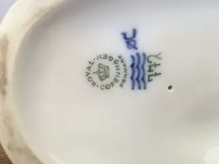 Dreng med kalv, Royal Copenhagen figur.