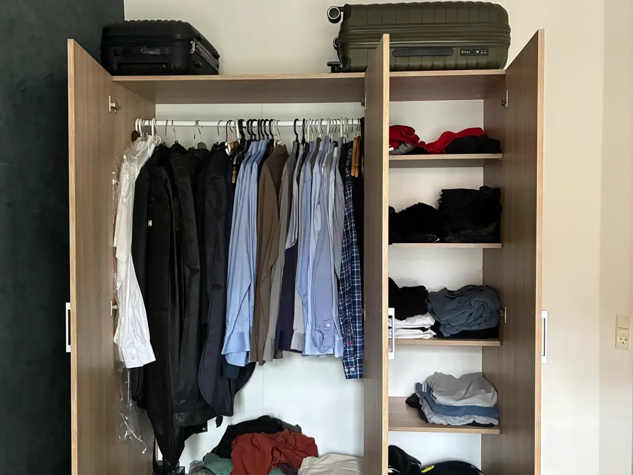 Billede 2 - Ellested Garderobeskab Eg kr 800,00
