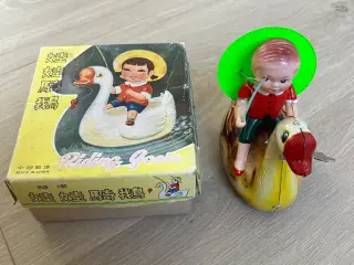 Blikpladelegetøj dreng rider på gås