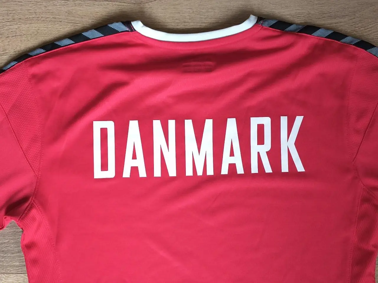 Billede 3 - DANMARK HUMMEL TRØJE, STR. S, SOM NY