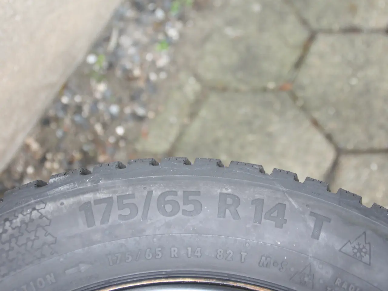 Billede 2 - Vinterdæk VW Up / Skoda 175/65 R14 Continental