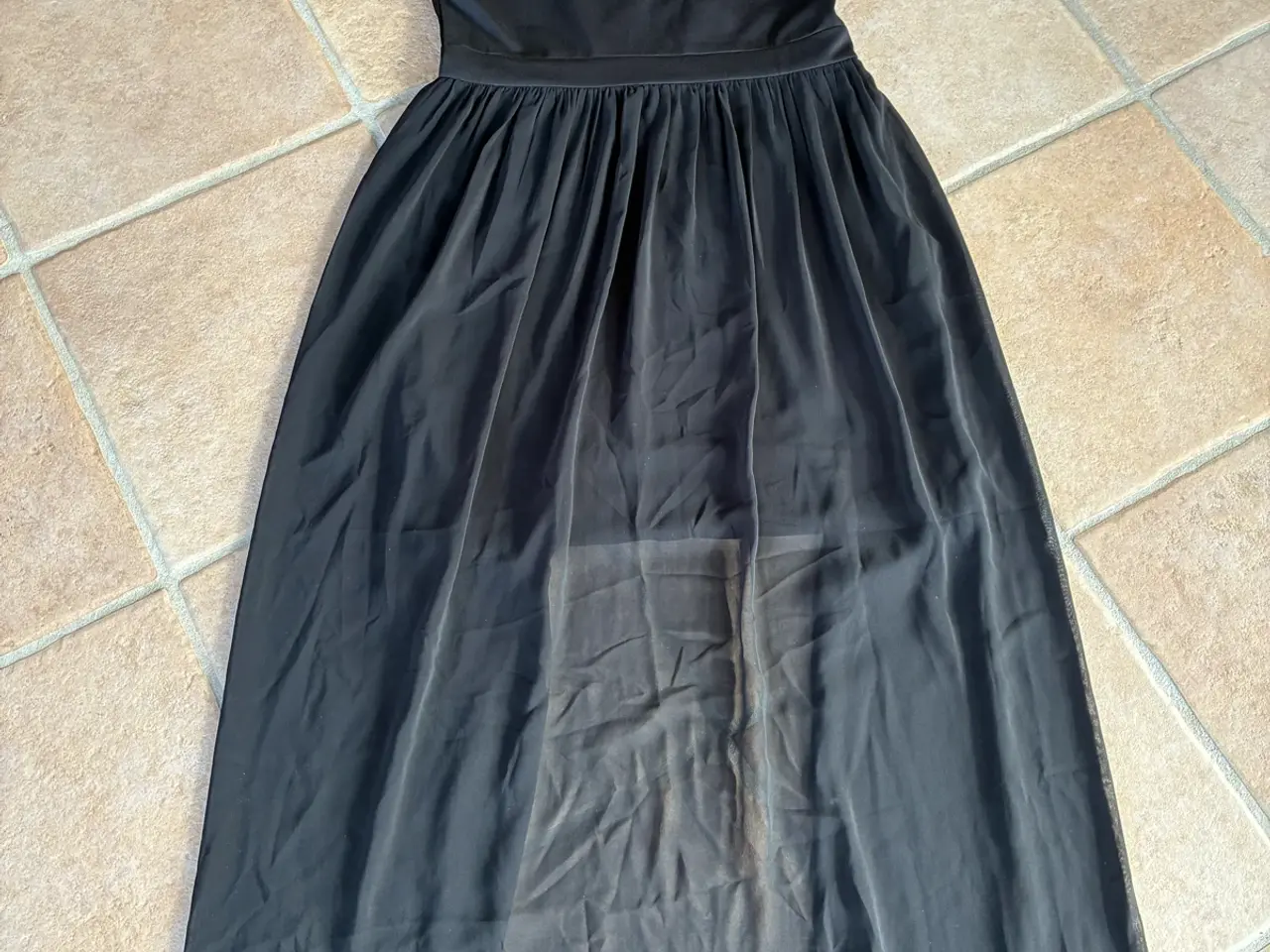 Billede 2 - Kjole str. L/XL i sort.