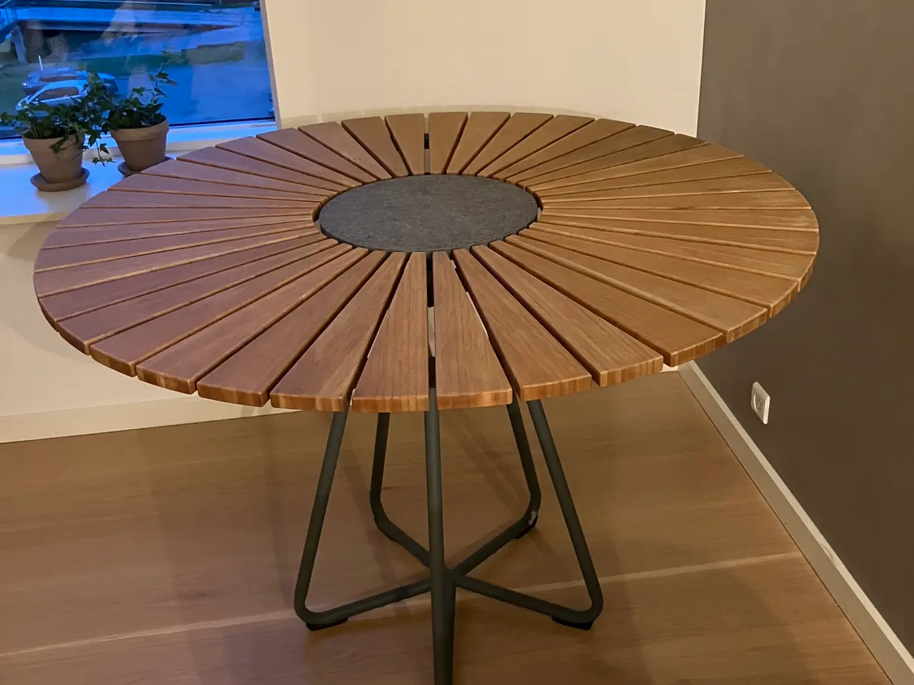 Billede 1 - Rundt havebord mrk. "Circle"