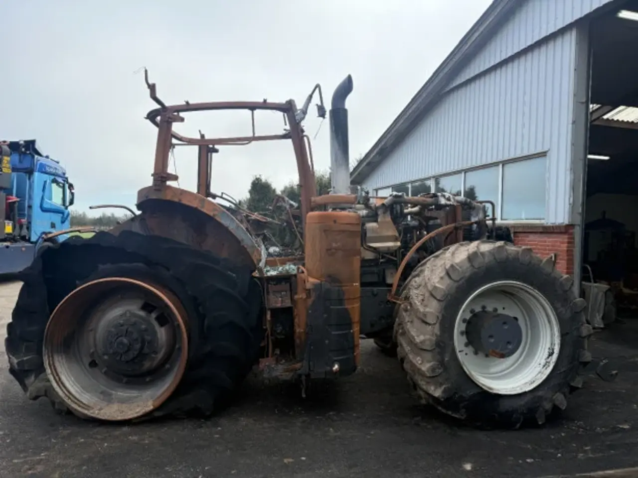Billede 1 - Valtra S394 Sælges i dele/For parts