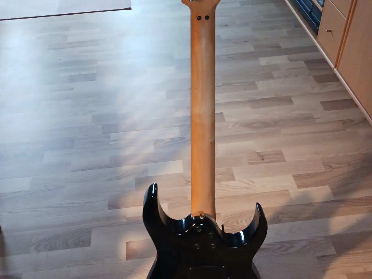 Billede 4 - Venstre hånds el Ibanez guitar