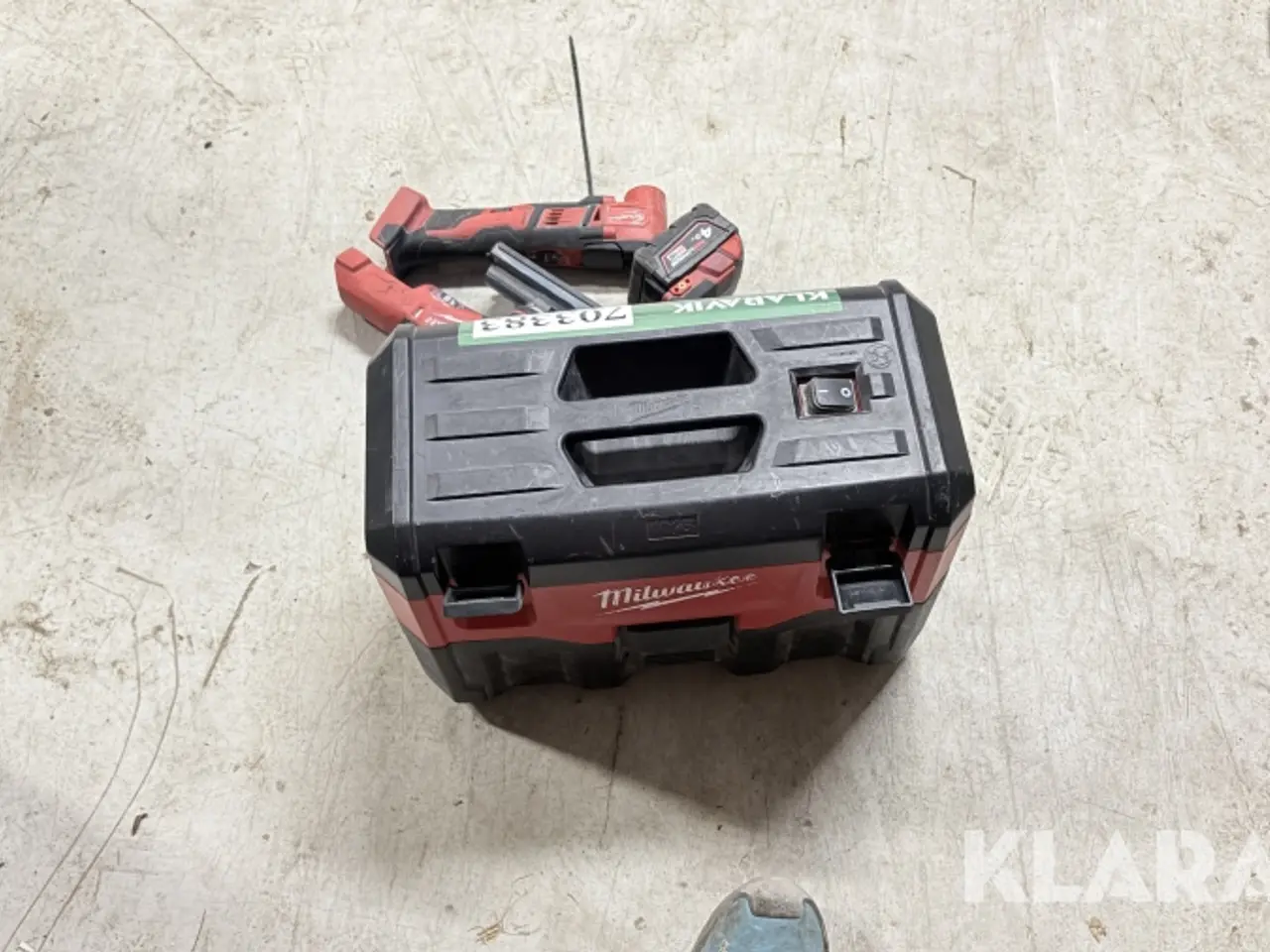 Billede 3 - Milwaukee M18 støvsuger, stiksav og multicutter med 4 Ah batteri