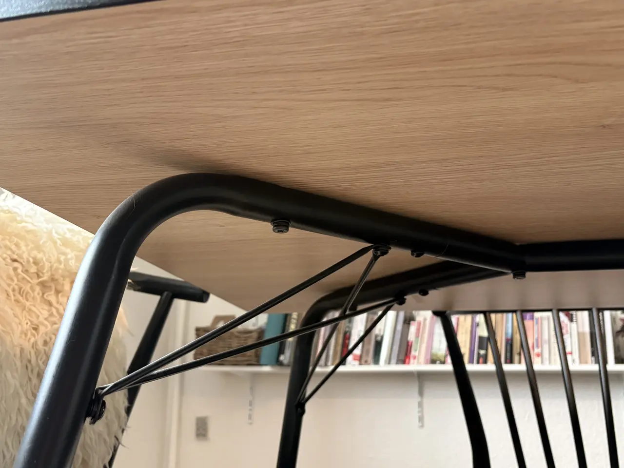 Billede 3 - Spisebord 200x90 cm – plads til 6-8 personer