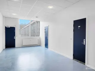 Lyst og velbeliggende kontor i Ballerup