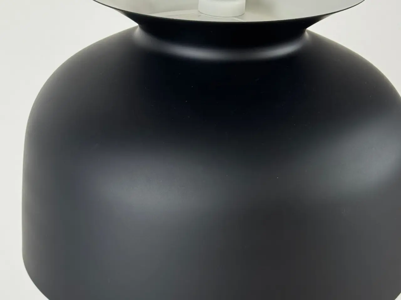 Billede 3 - GUBI Ronde Lampe – Sort Ø40 cm