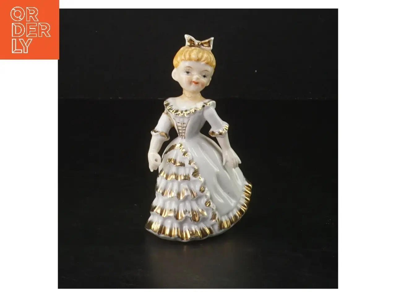 Billede 1 - Porcelænsfigur af pige i kjole (str. 12 cm)