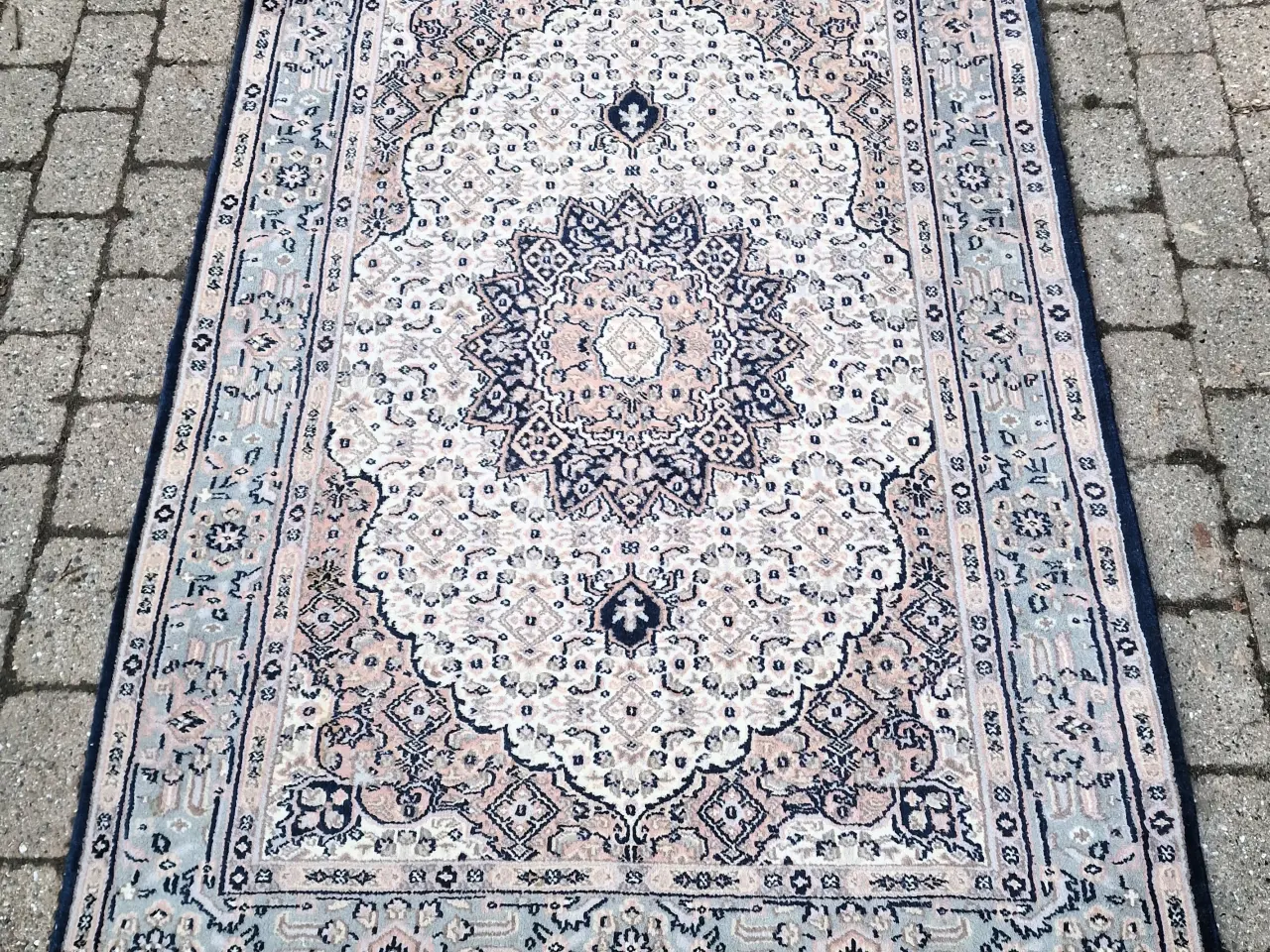 Billede 1 - Ægte håndknyttet vintage orientalsk tæppe.
