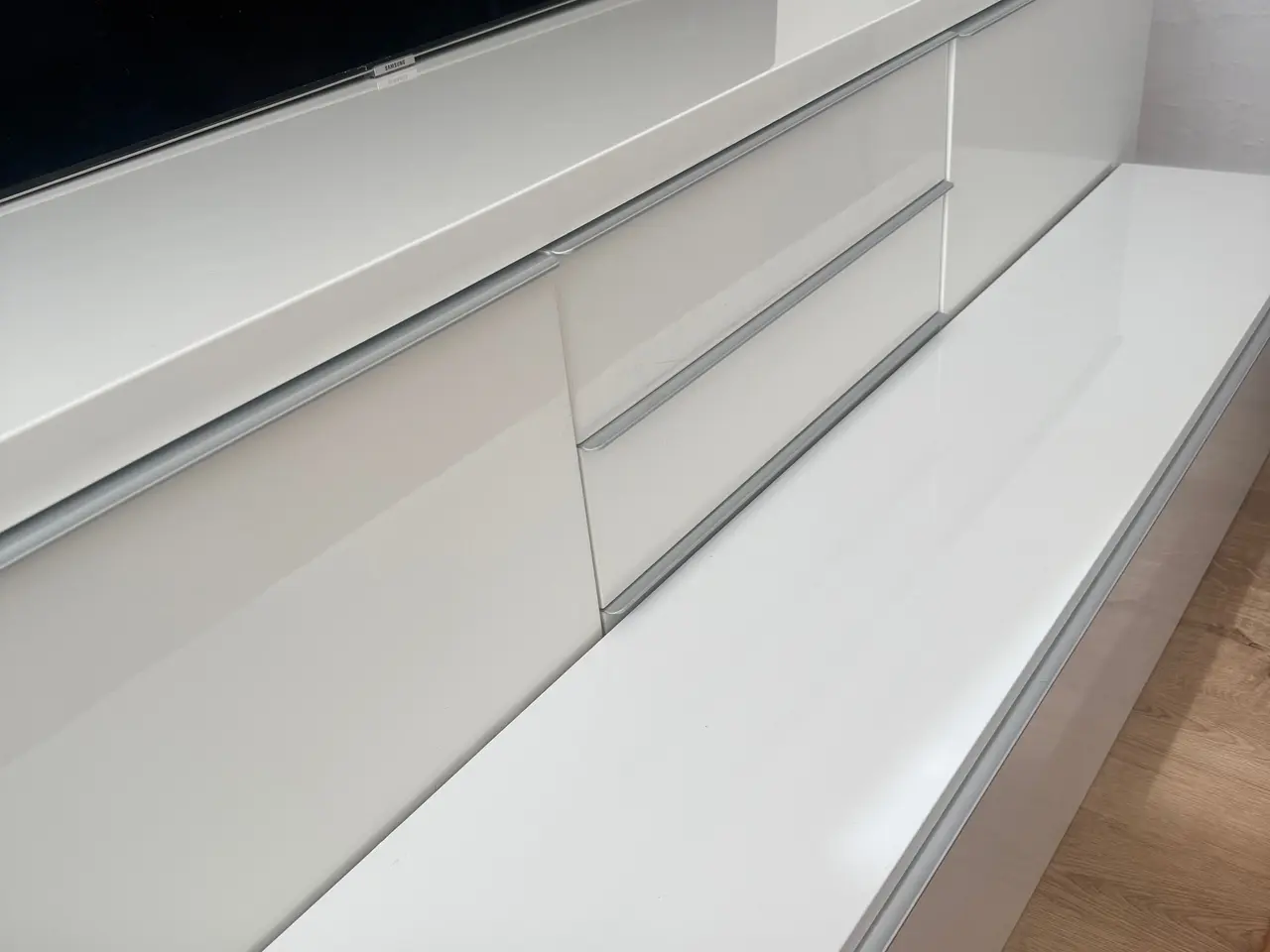 Billede 2 - TV skænk med overskab fra ikea