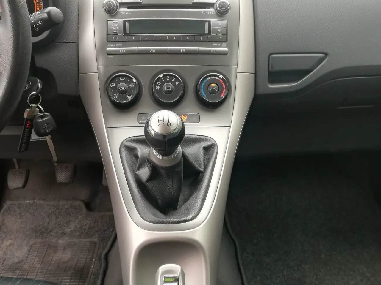 Billede 12 - TOYOTA AURIS 1,6 124hk 5-DØRS HB 146000km