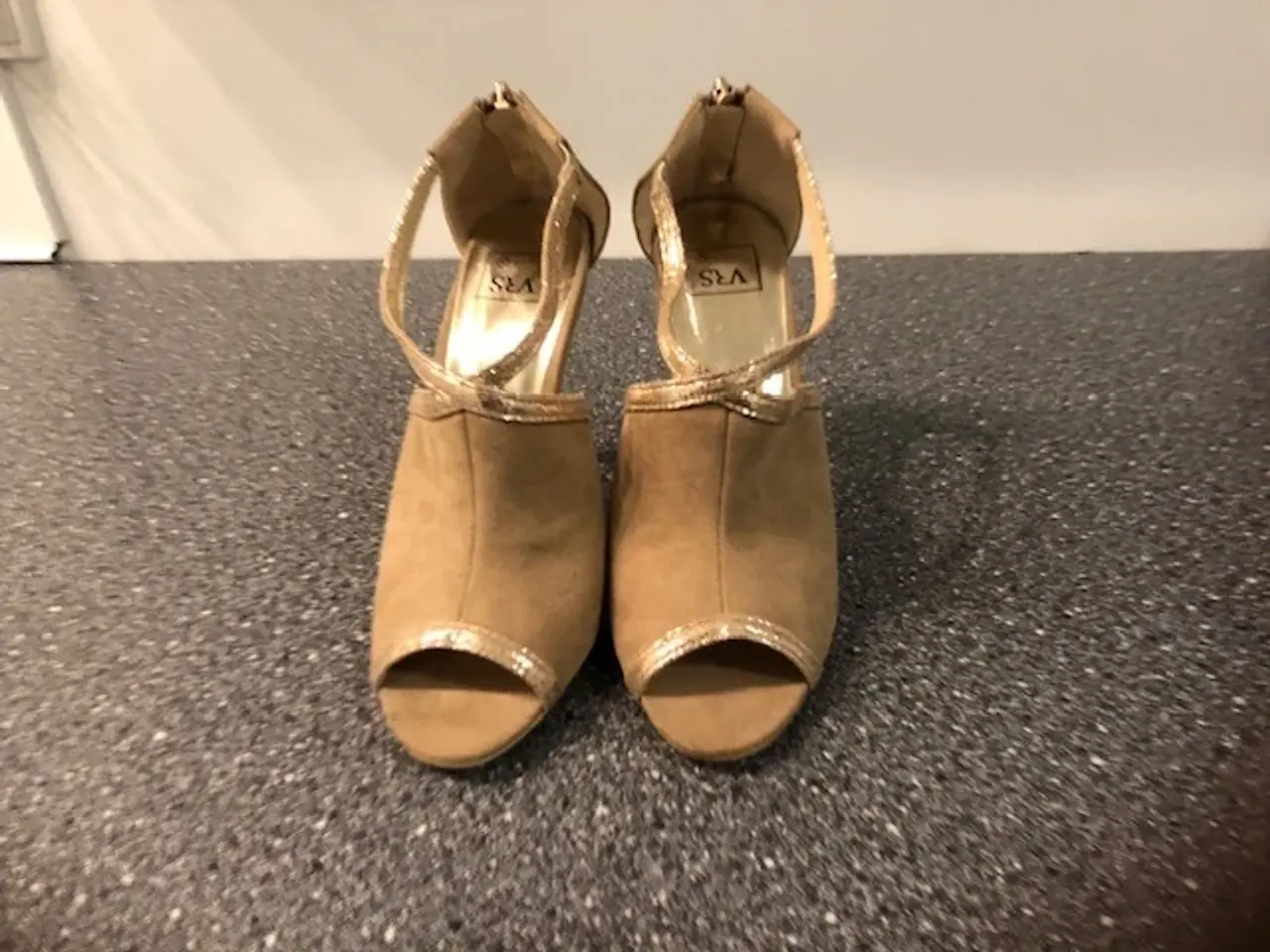 Billede 1 - Sandaler med hæl på 11 cm.