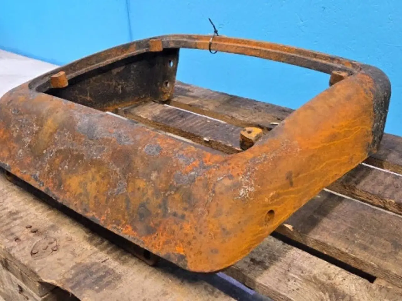 Billede 9 - New Holland LB115B Hjelmplade 87325160