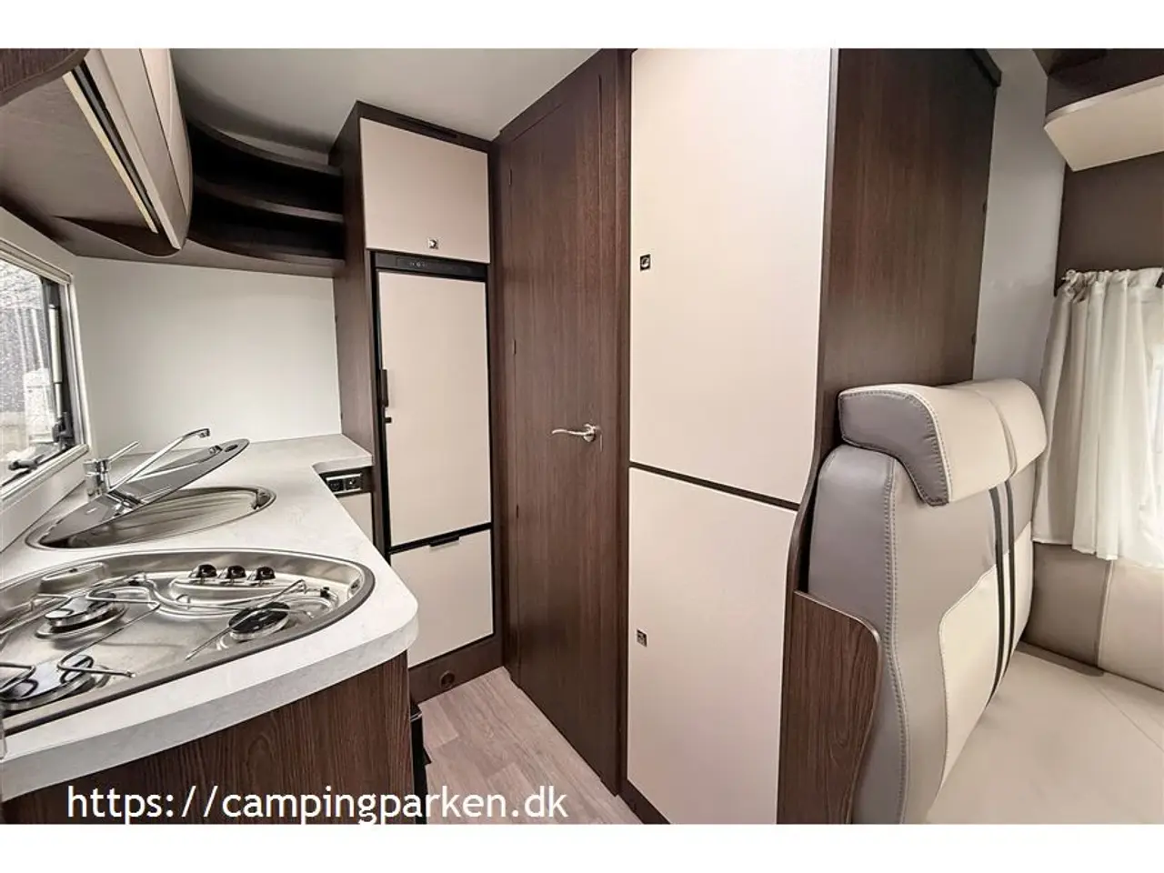 Billede 7 - 2021 - Benimar   Kort autocamper med stor siddegruppe, totallængde kun 5,99 m.