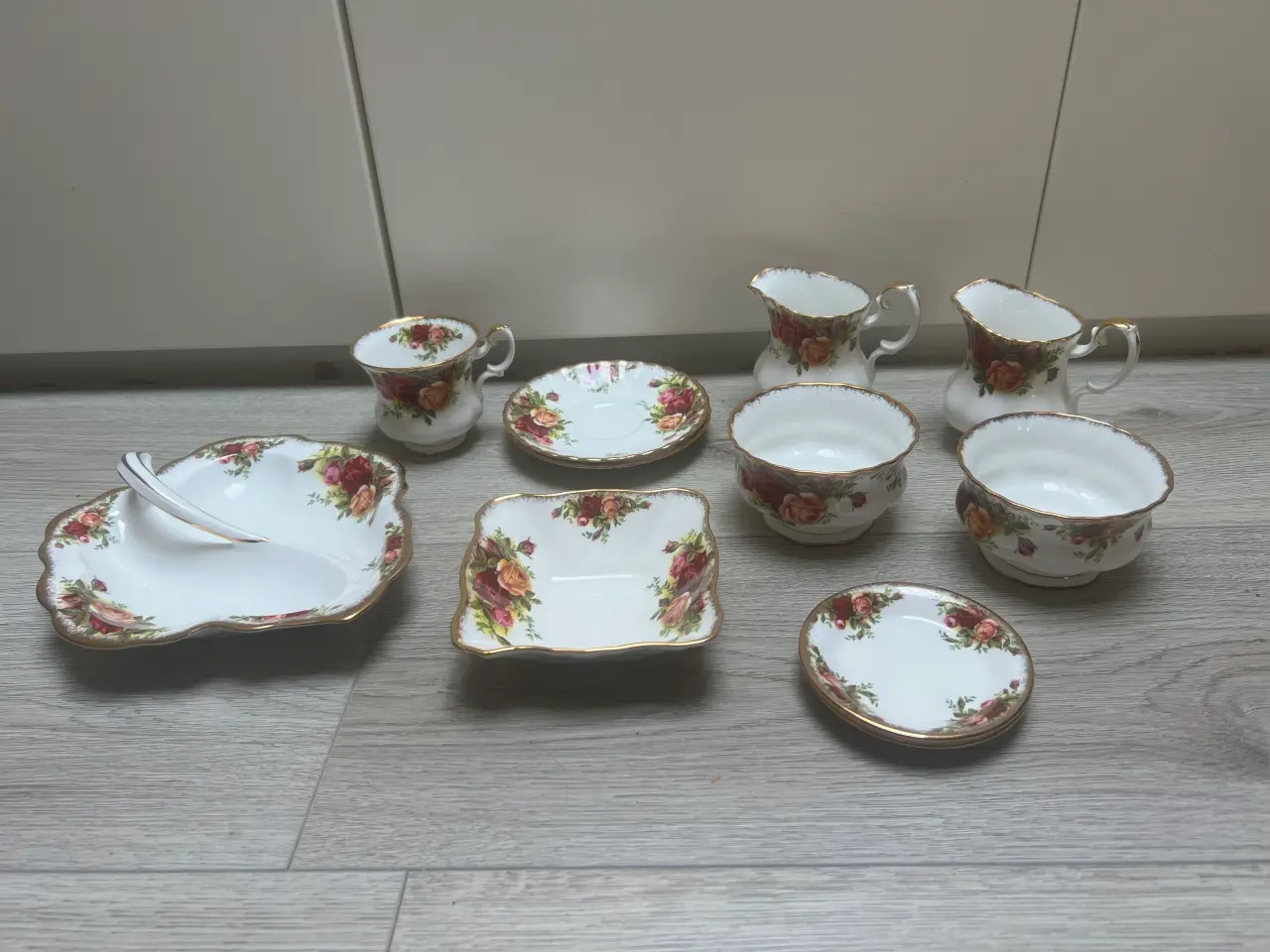 Billede 3 - Royal Albert - priser fra 10 kr og op