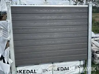 Komposithegn sort med alu stolper Kirkedal K1 3D Wood Grain 112 styk