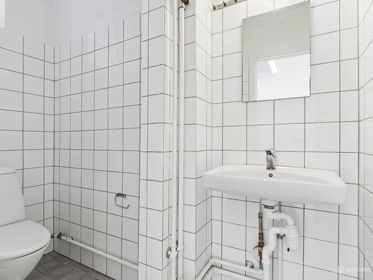 Billede 14 - Charmerende og lyst butikslokale med stor synlig facade