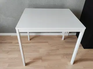 VIHALS spisebord fra IKEA