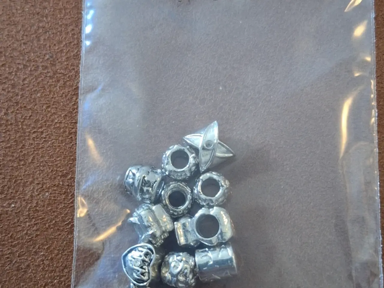 Billede 1 - 16 stk. Charms 