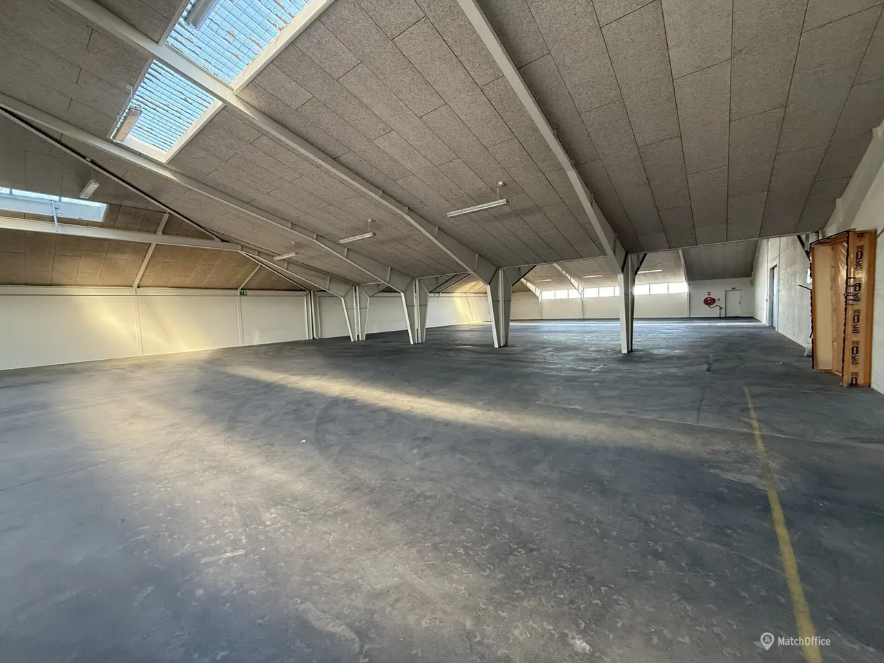 Billede 2 - Lagerhaller med gode muligheder – 2.016 m²