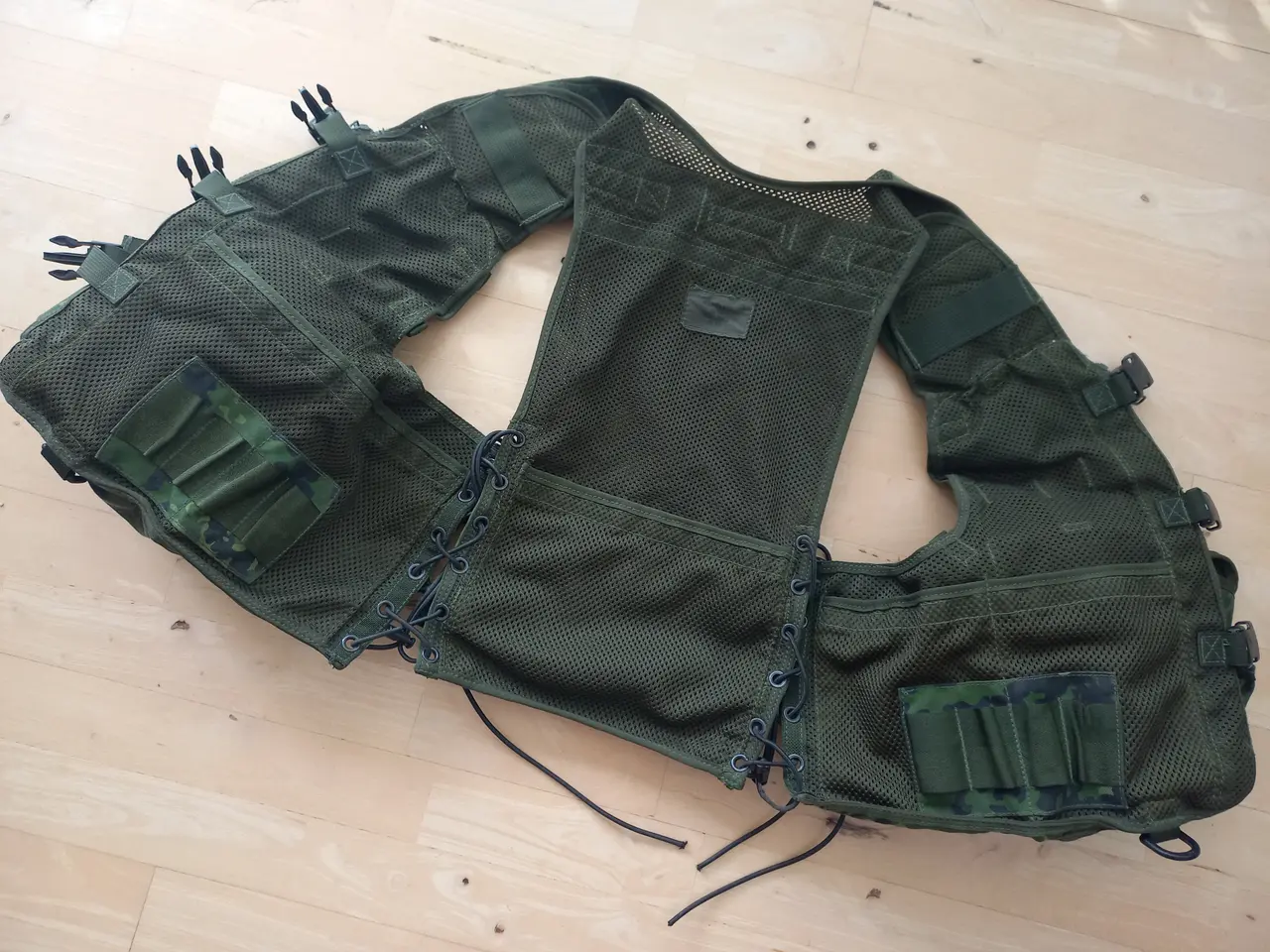 Billede 3 - Kampvest M/05 - M/84 – one size - brugt - militær