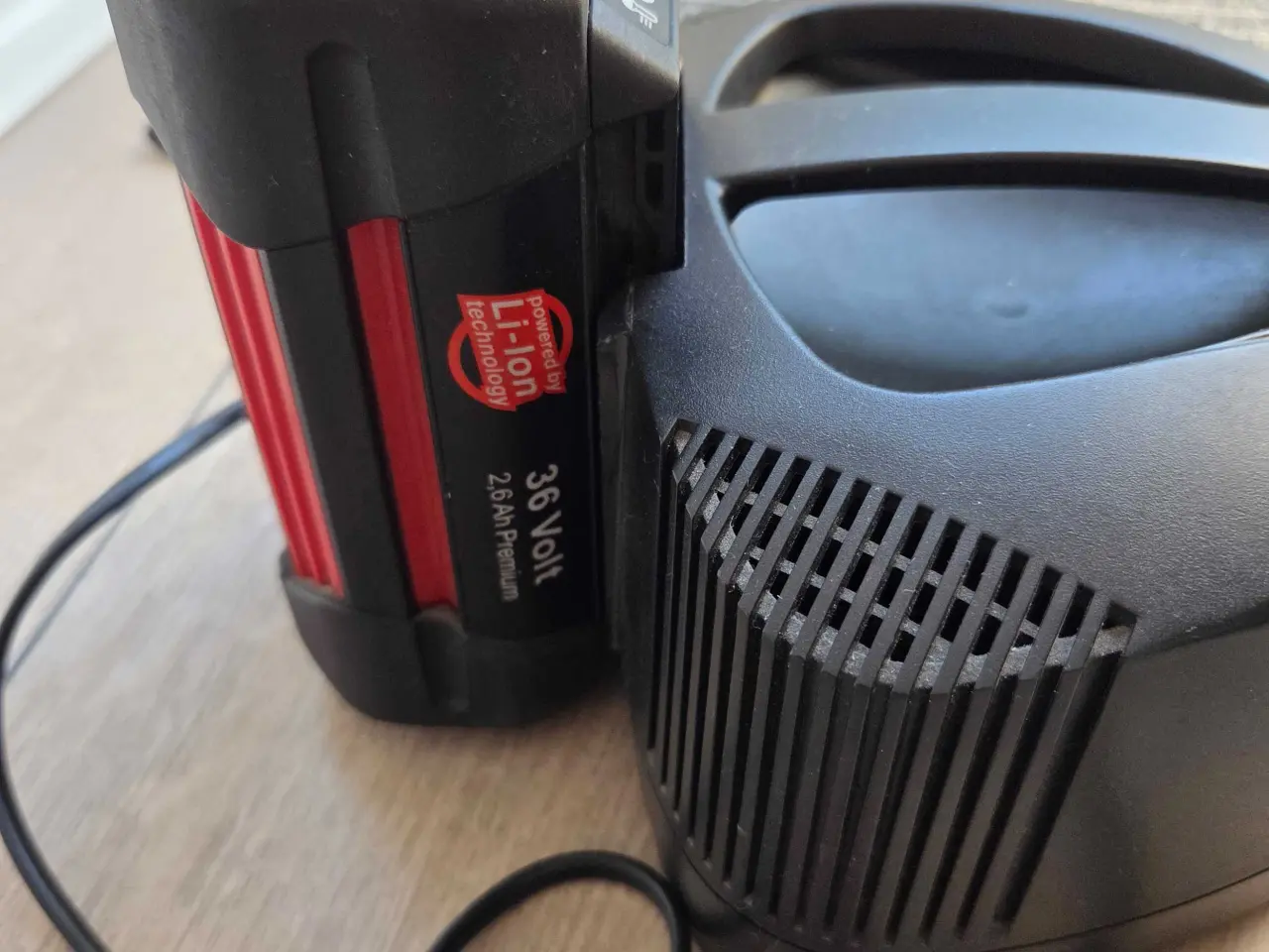Billede 2 - Bosch AL 3640 CV oplader + 36v 2,6 Ah batteri