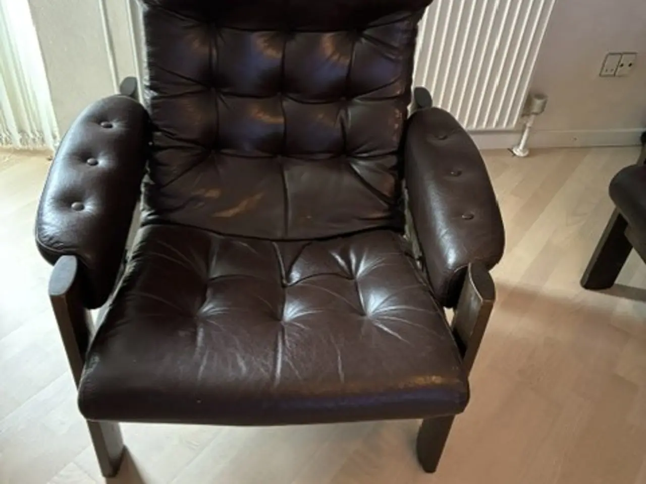 Billede 5 - Sofasæt med Trepersoners sofa brunt læder