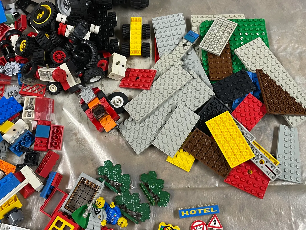 Billede 2 - lego med mange specielle ting i