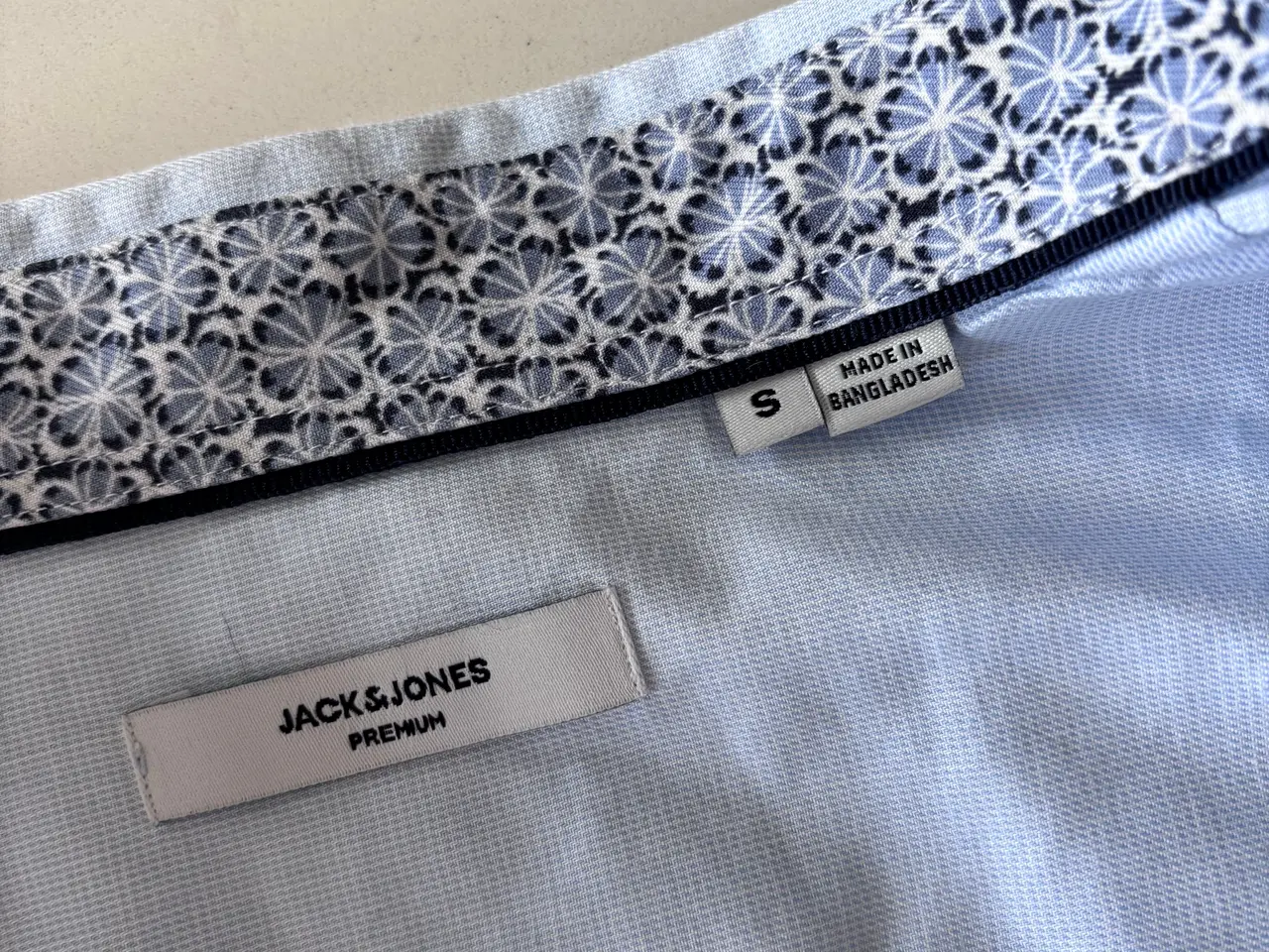 Billede 3 - Jack & jones skjorte lyseblå