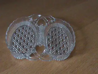 Todelt  glas skål med mønster i kant og bund