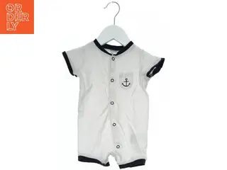 Kortærmet baby heldragt med ankerdesign fra H&M (str. 56)
