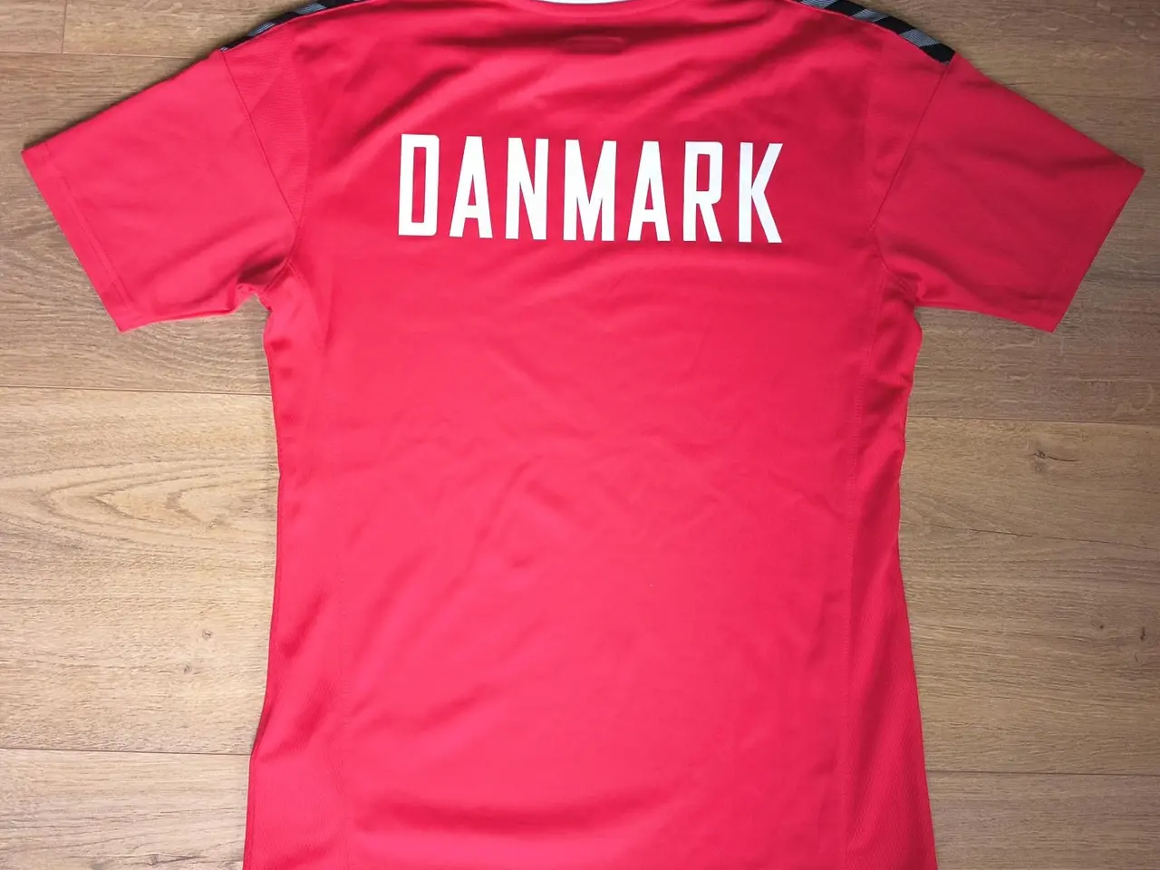 Billede 1 - DANMARK HUMMEL TRØJE, STR. S, SOM NY