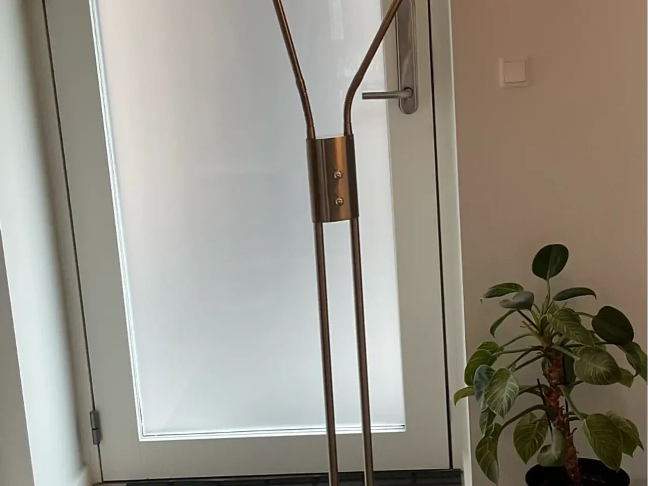 Billede 2 - Standerlampe. 2 skærme